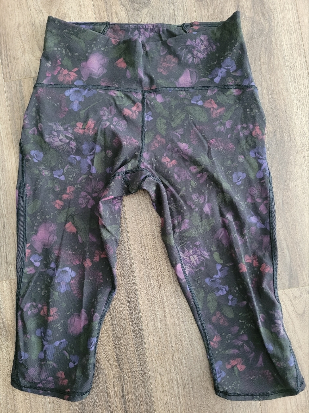 Lululemon Floral Print Leggings in Dark Green with Purple & Pink Flowers